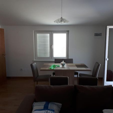 Apartmani Andrea Karlobag Exterior foto