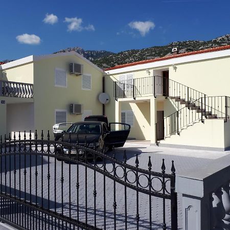 Apartmani Andrea Karlobag Exterior foto