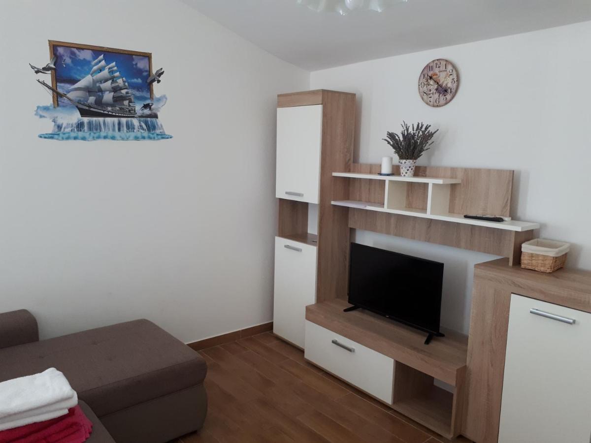 Apartmani Andrea Karlobag Exterior foto