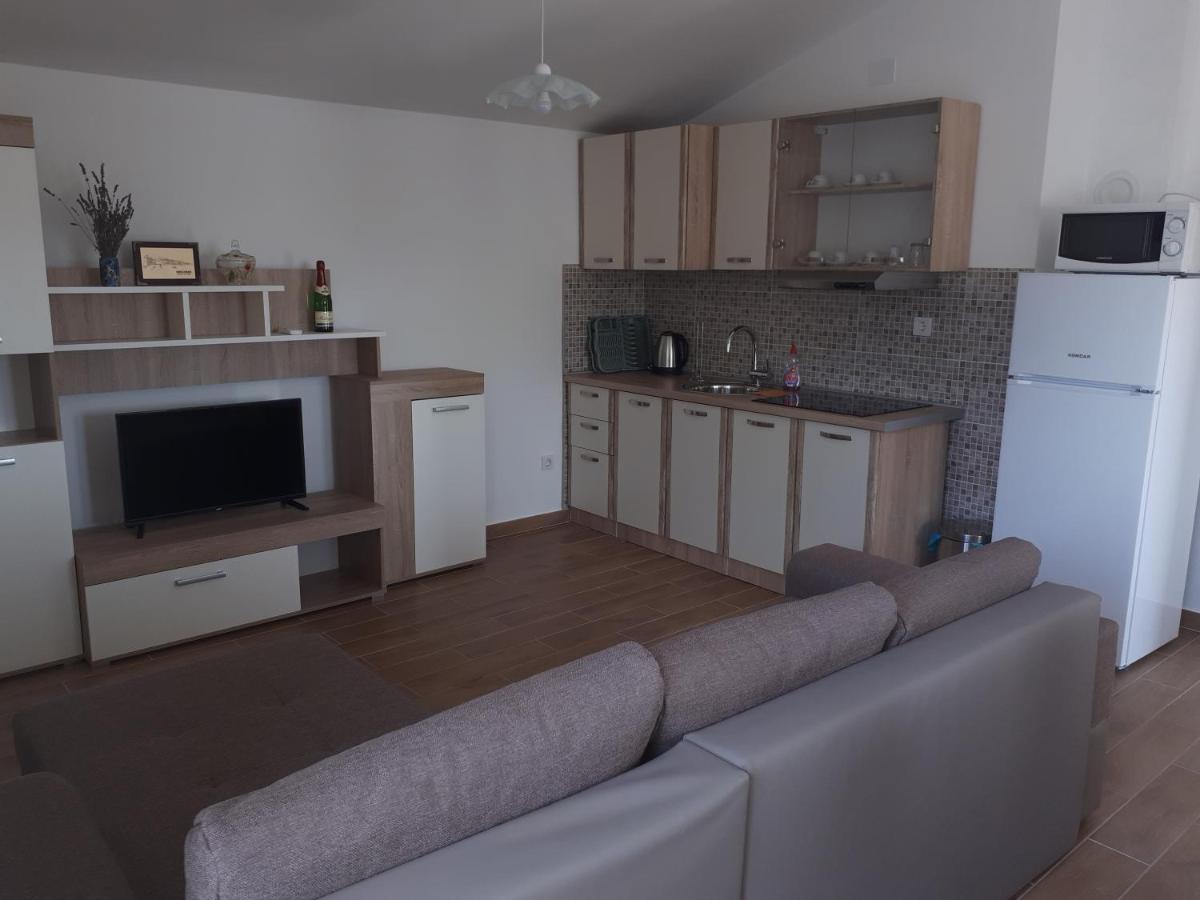 Apartmani Andrea Karlobag Exterior foto