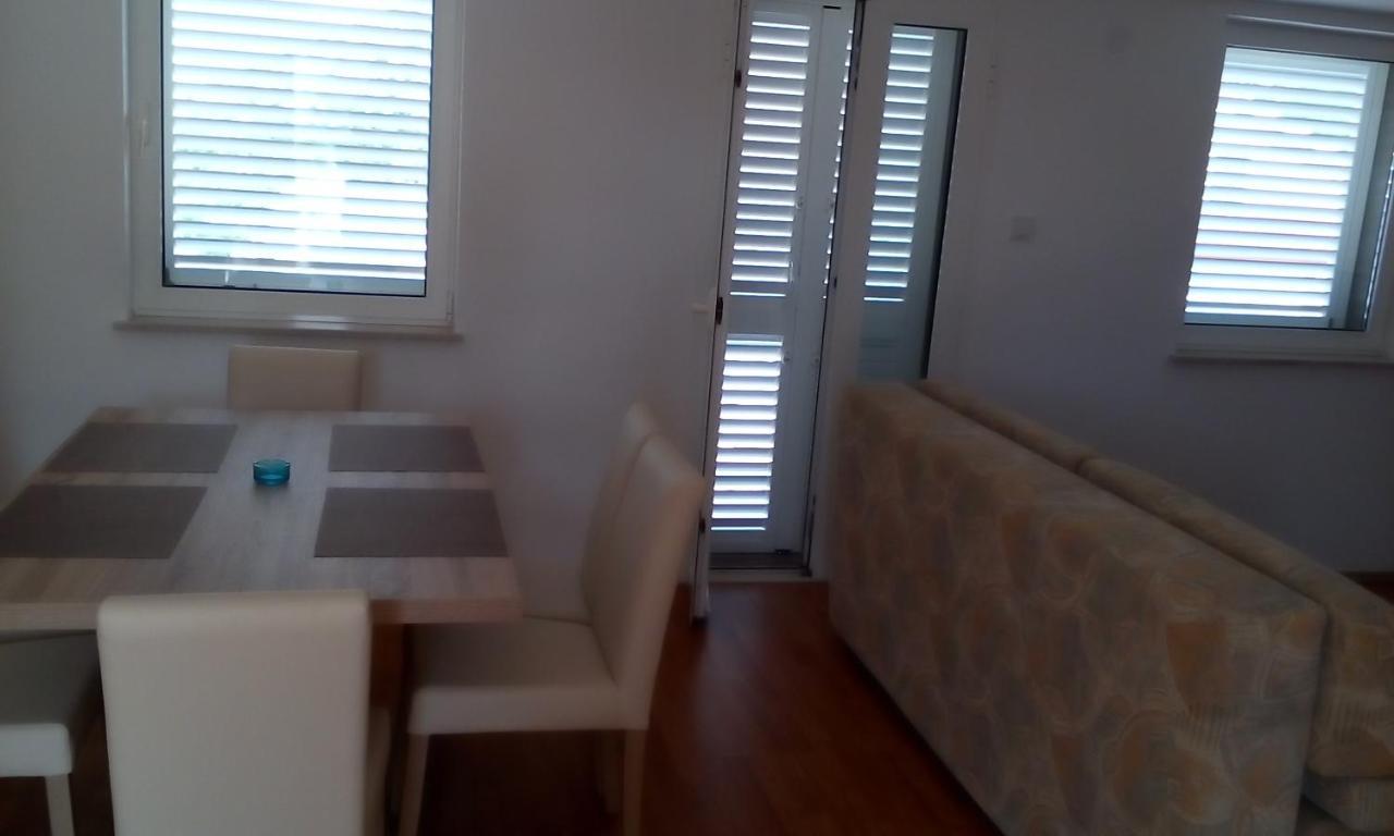 Apartmani Andrea Karlobag Exterior foto