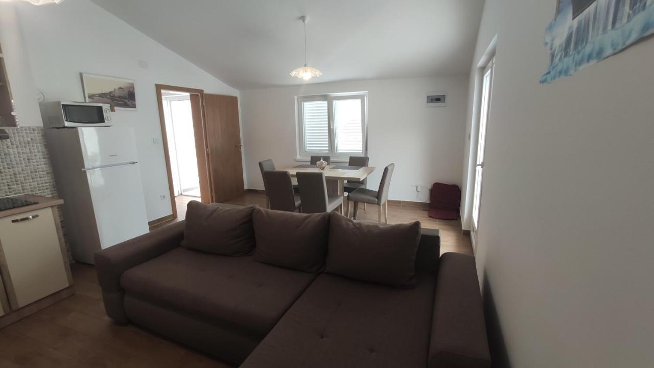 Apartmani Andrea Karlobag Exterior foto