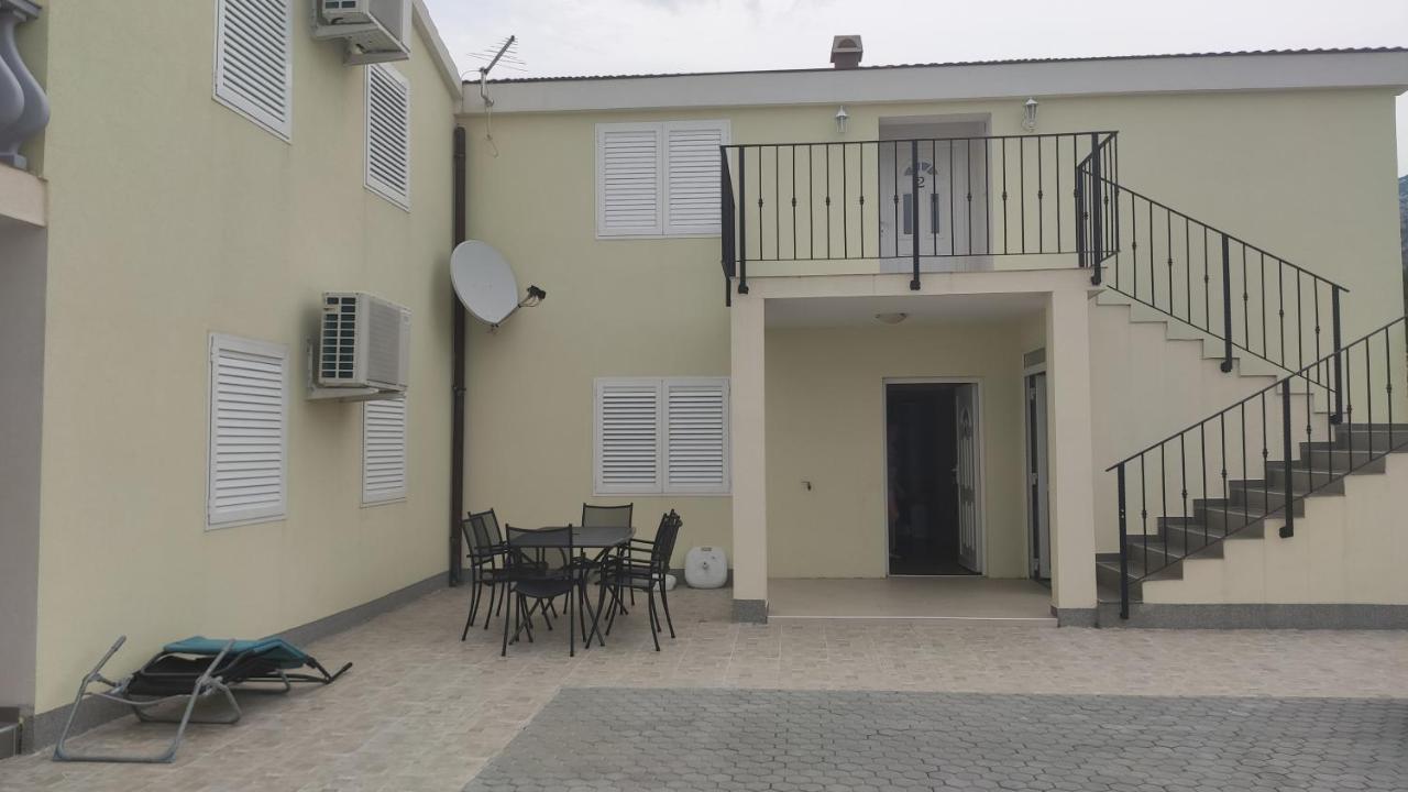 Apartmani Andrea Karlobag Exterior foto