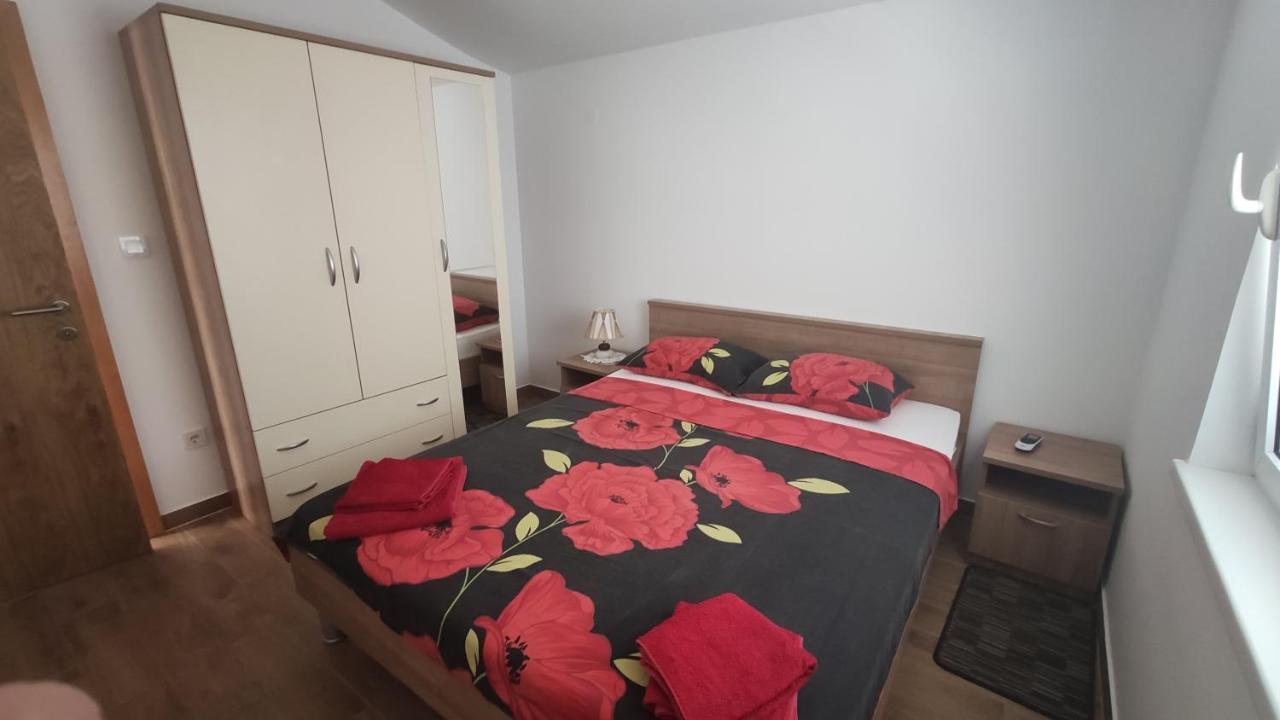 Apartmani Andrea Karlobag Exterior foto