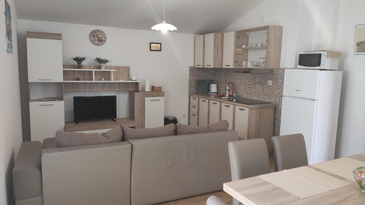 Apartmani Andrea Karlobag Exterior foto