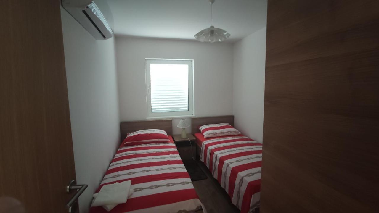 Apartmani Andrea Karlobag Exterior foto